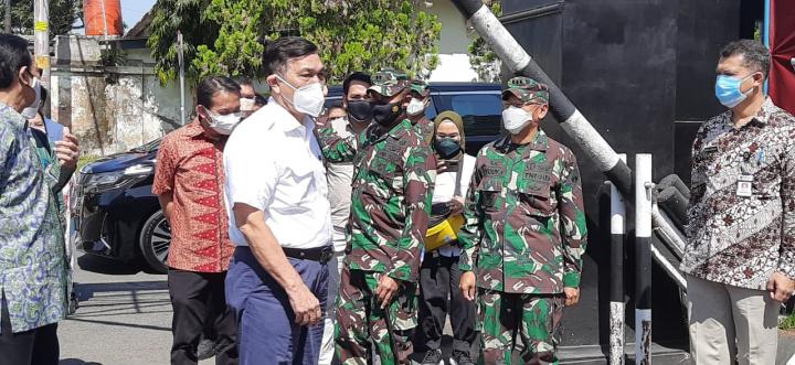 Menko Marves Tinjau Vaksinasi Di Kodim 0705/Magelang